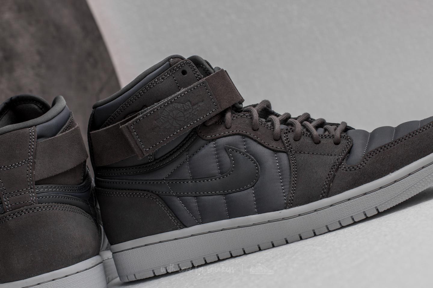 Jordan 1 retro high strap black anthracite best sale