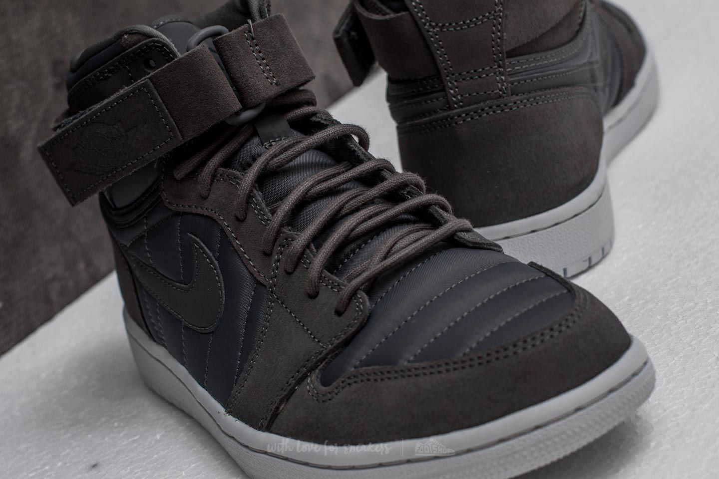 Men's air jordan 1 shop high strap