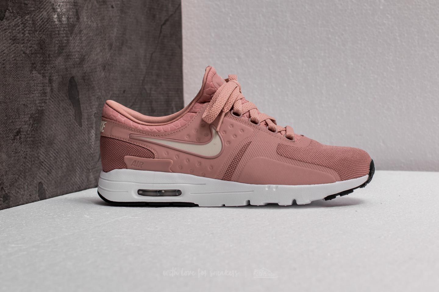 Women s shoes Nike Air Max Zero W Particle Pink Light Bone Black Footshop