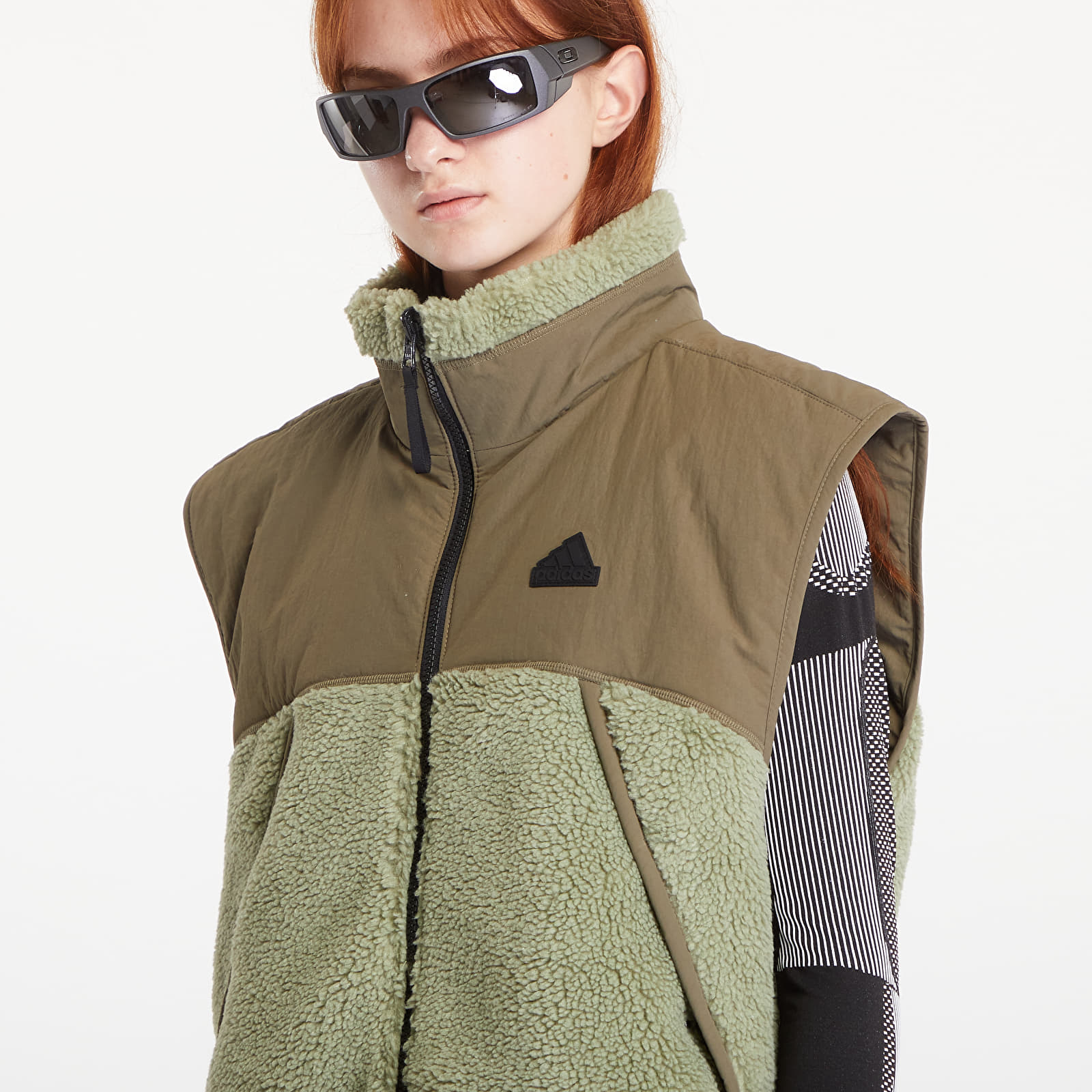 Vesty adidas City Escape Reversible Vest Tent Green / Olive Strata