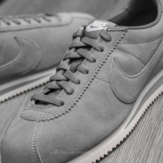 Classic cortez se sneaker hot sale