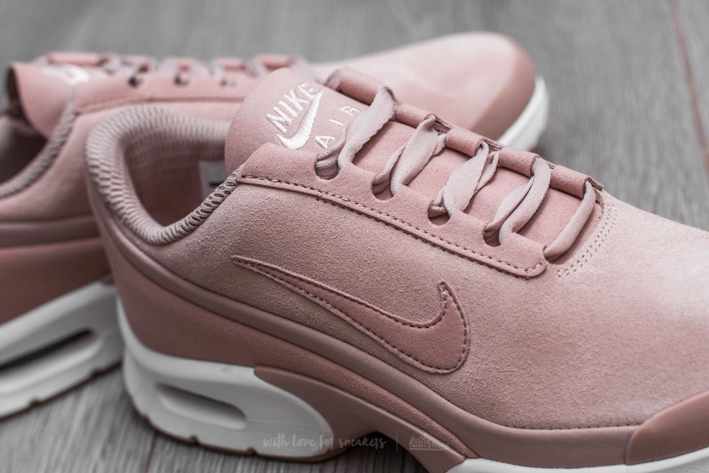 Damesko Nike W Air Max Jewell SE Particle Pink/ Particle Pink