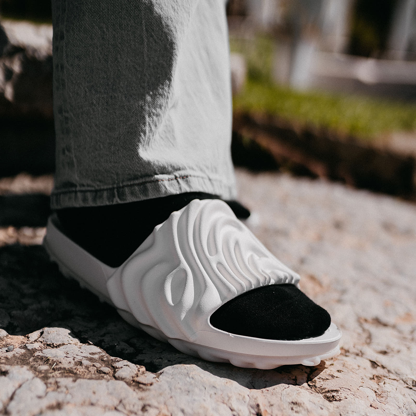 Încălțăminte și sneakerși pentru bărbați Crocs x Salehe Bembury The Pollex Slide Slide Mayo