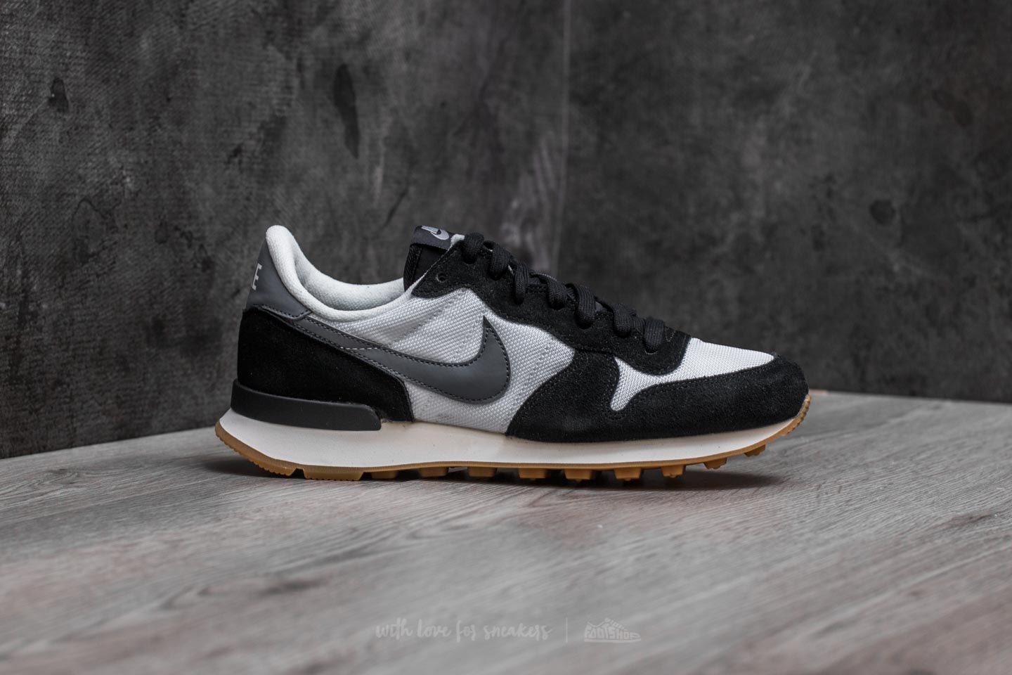 Nike wmns internationalist (wolf grey / black - summit white) sales
