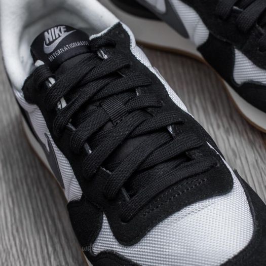 Nike wmns internationalist (wolf grey / black - summit white) best sale