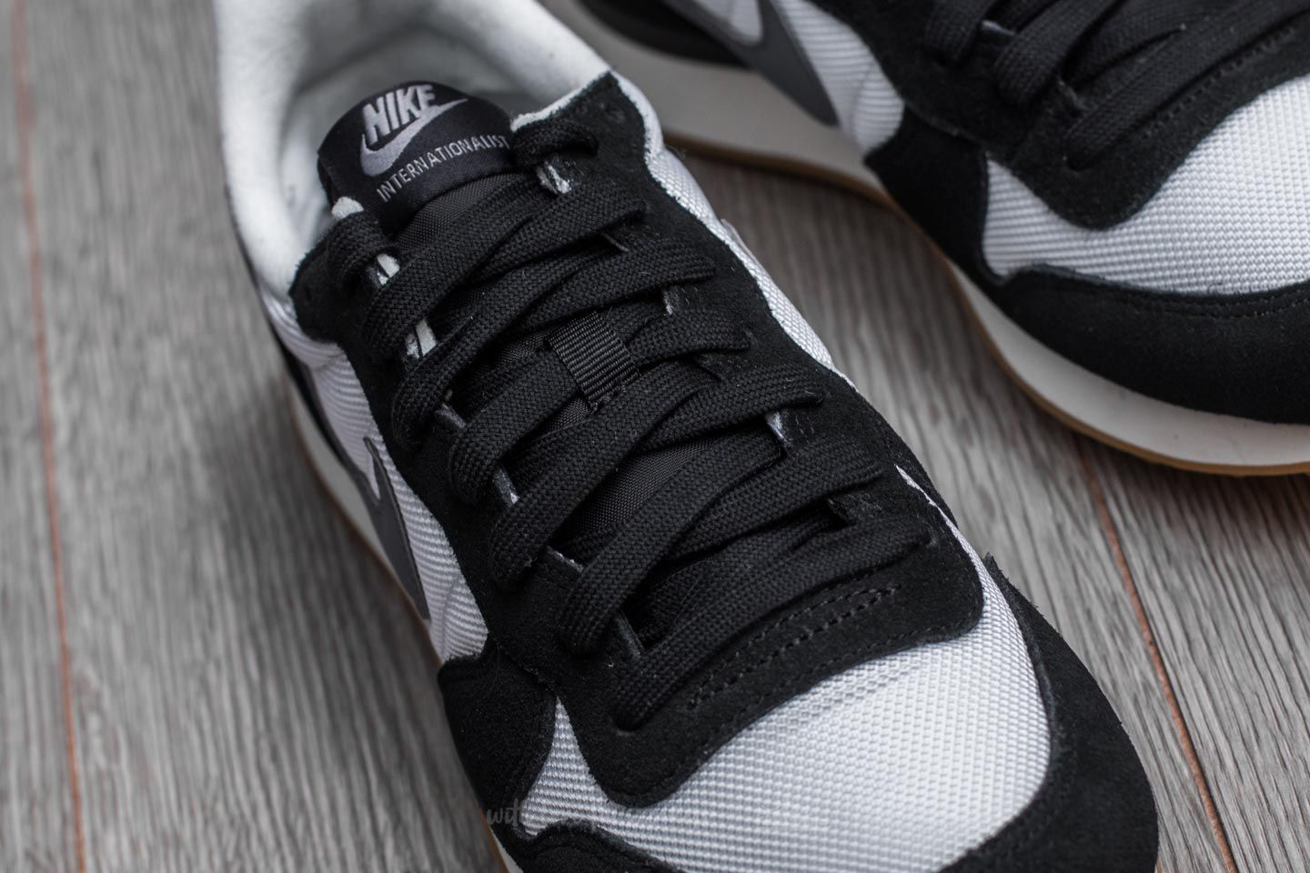 Nike internationalist black summit white shop