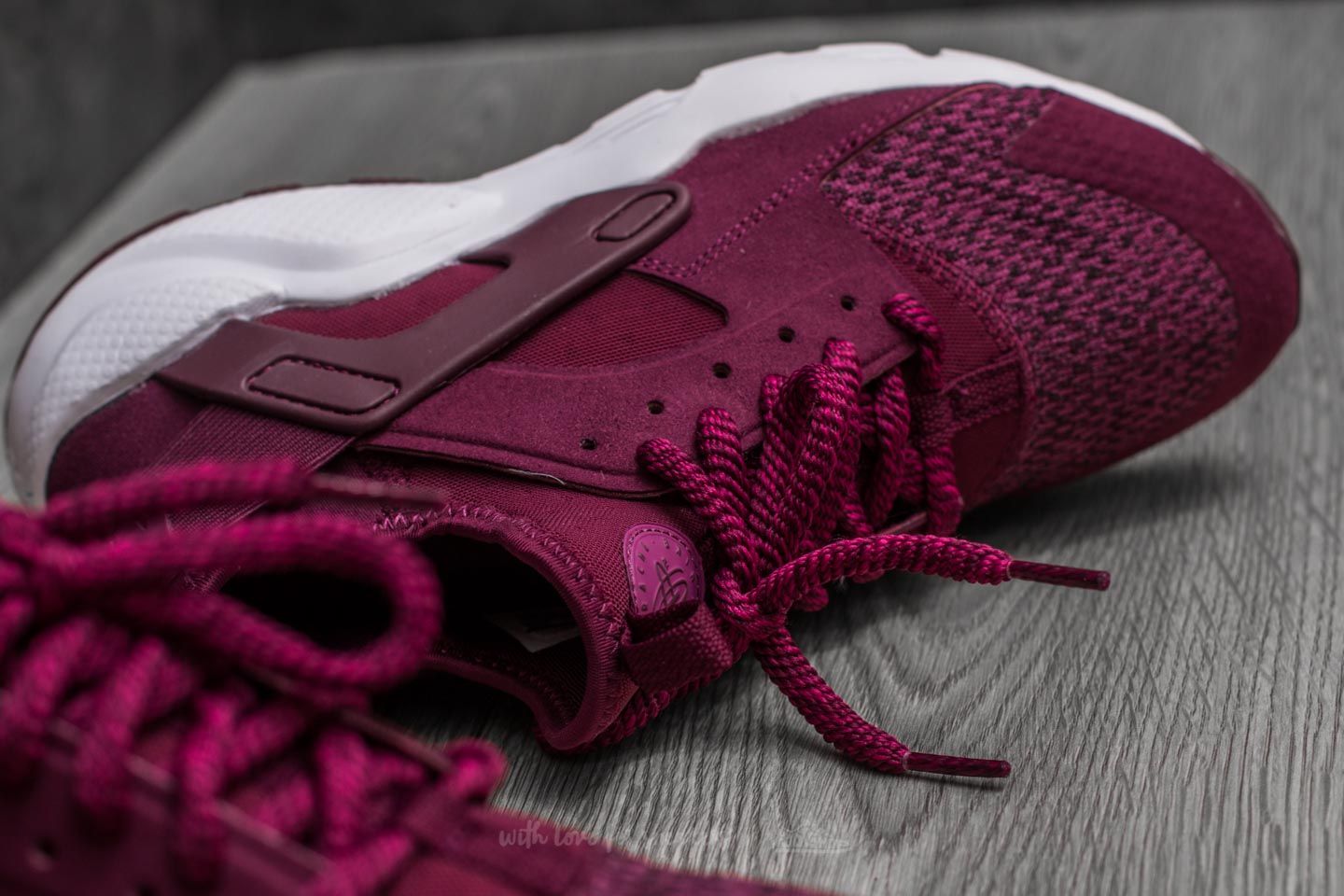 Chaussures et baskets femme Nike Air Huarache Run Ultra SE GS Bordeaux Bordeaux Tea Berry Footshop