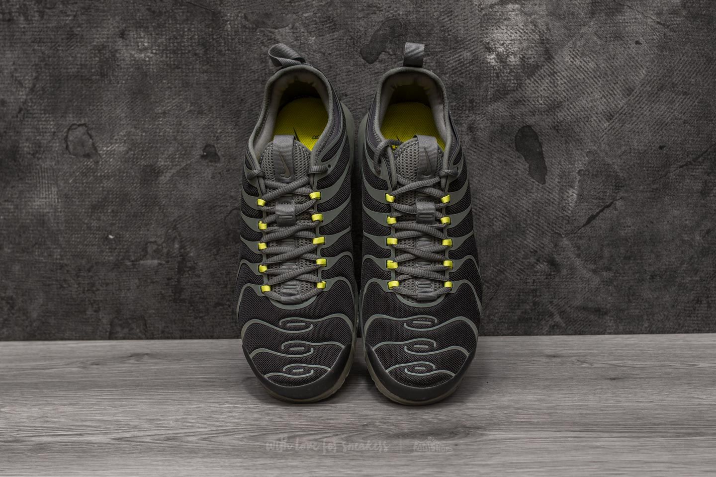 Мъжки кецове и обувки Nike Air Max Plus TN Ultra Black/ River Rock-Bright Cactus