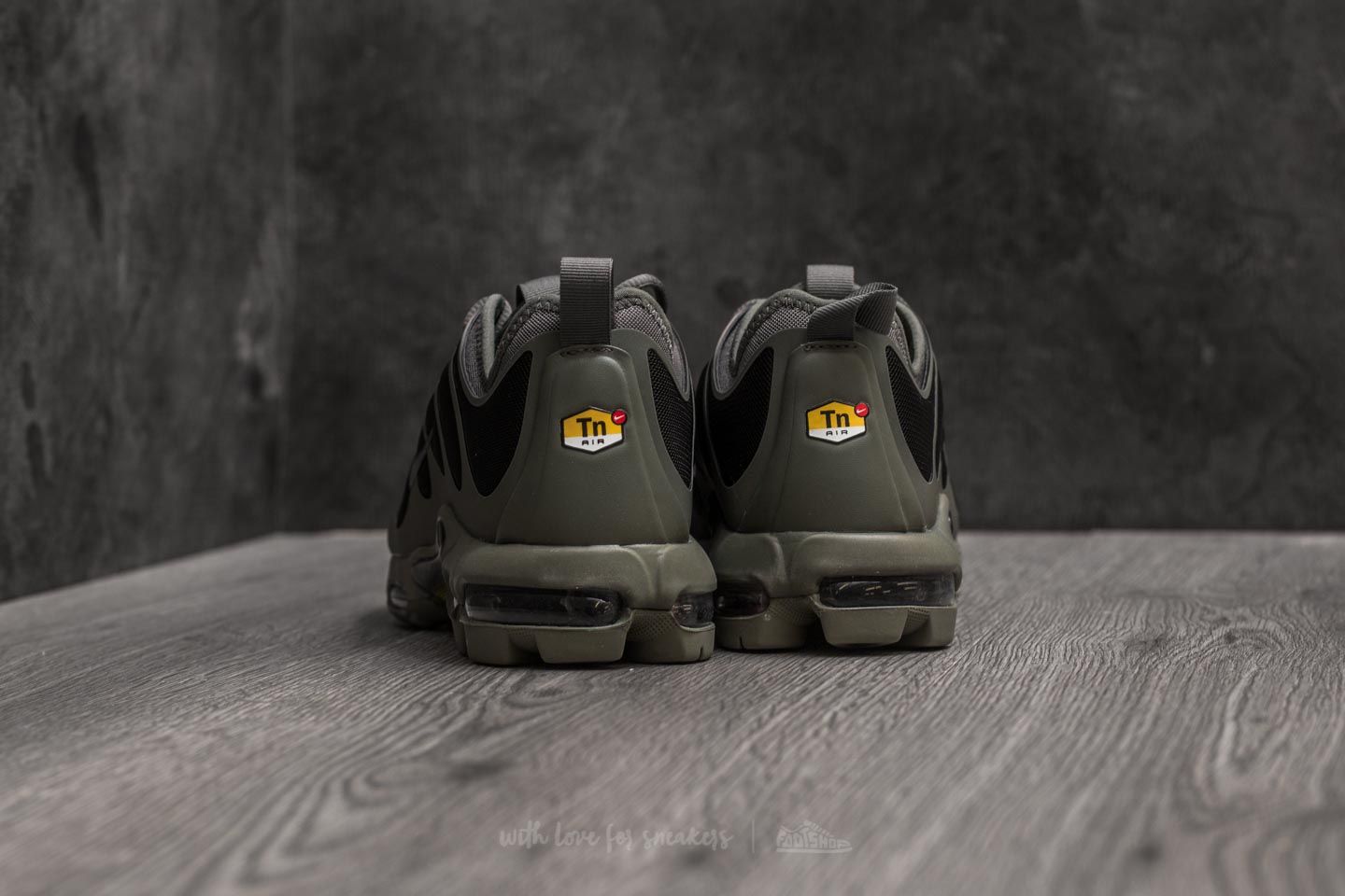Мъжки кецове и обувки Nike Air Max Plus TN Ultra Black/ River Rock-Bright Cactus