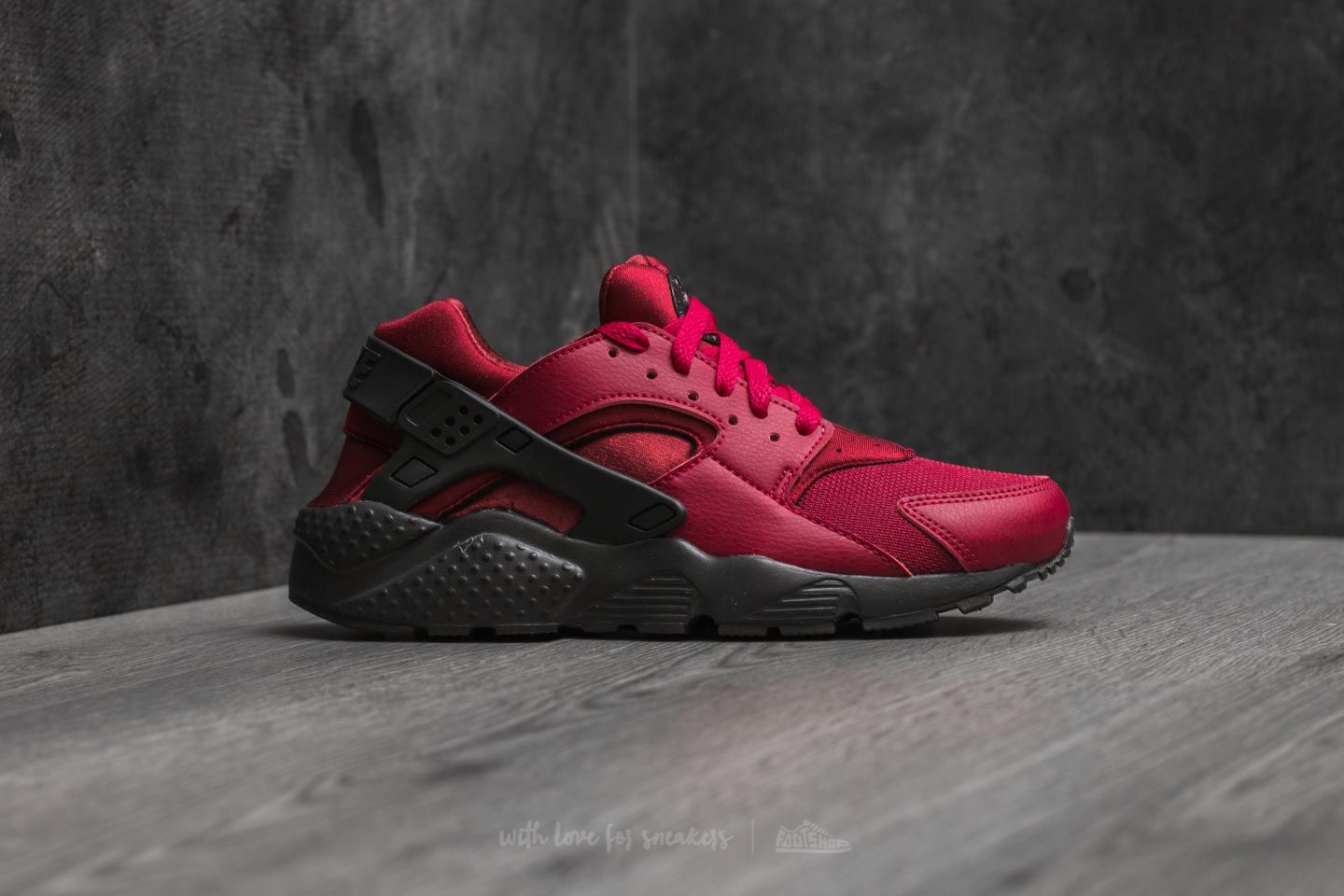 Huarache grise et rouge top
