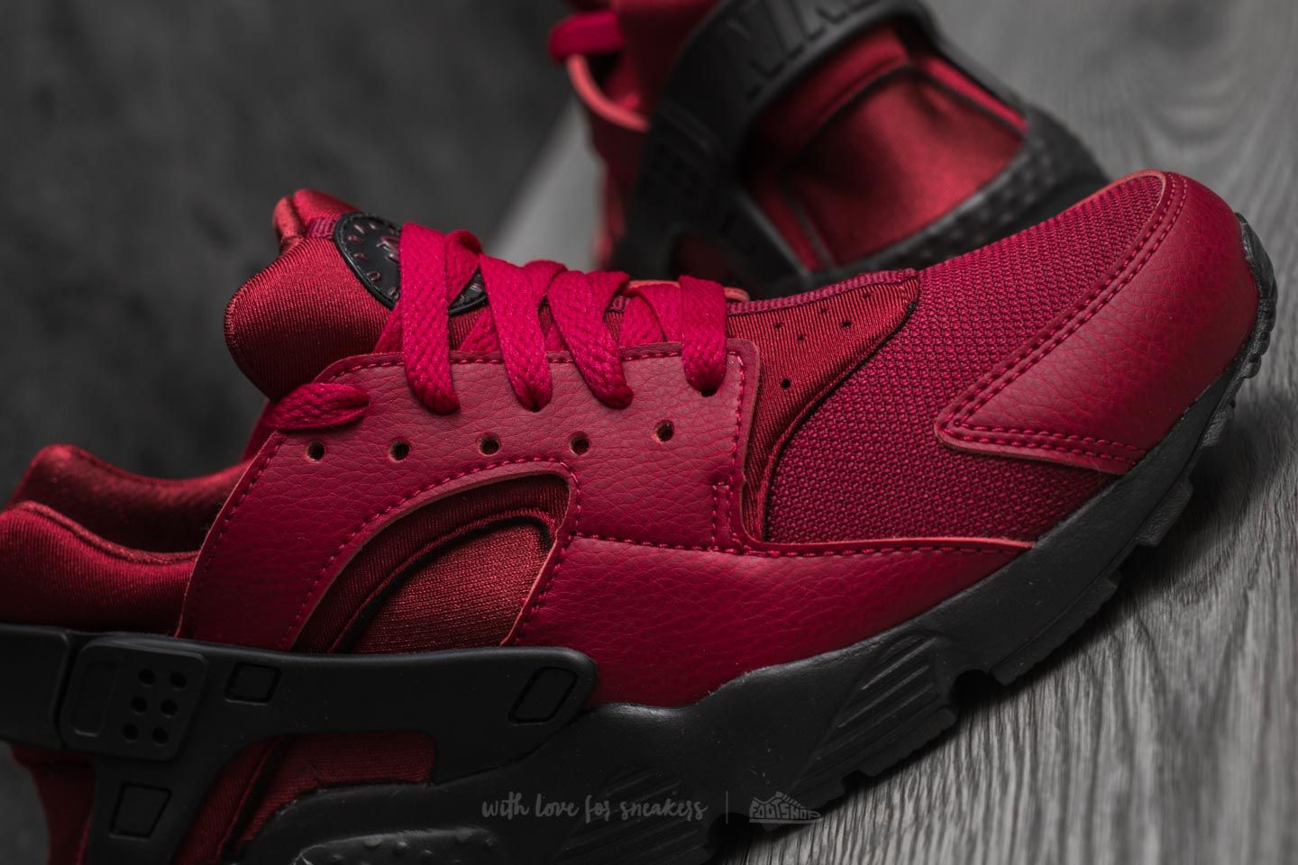 Buty damskie Nike Huarache Run GS Noble Red Anthracite
