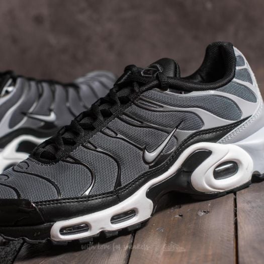 Nike air max plus sales black white dark grey
