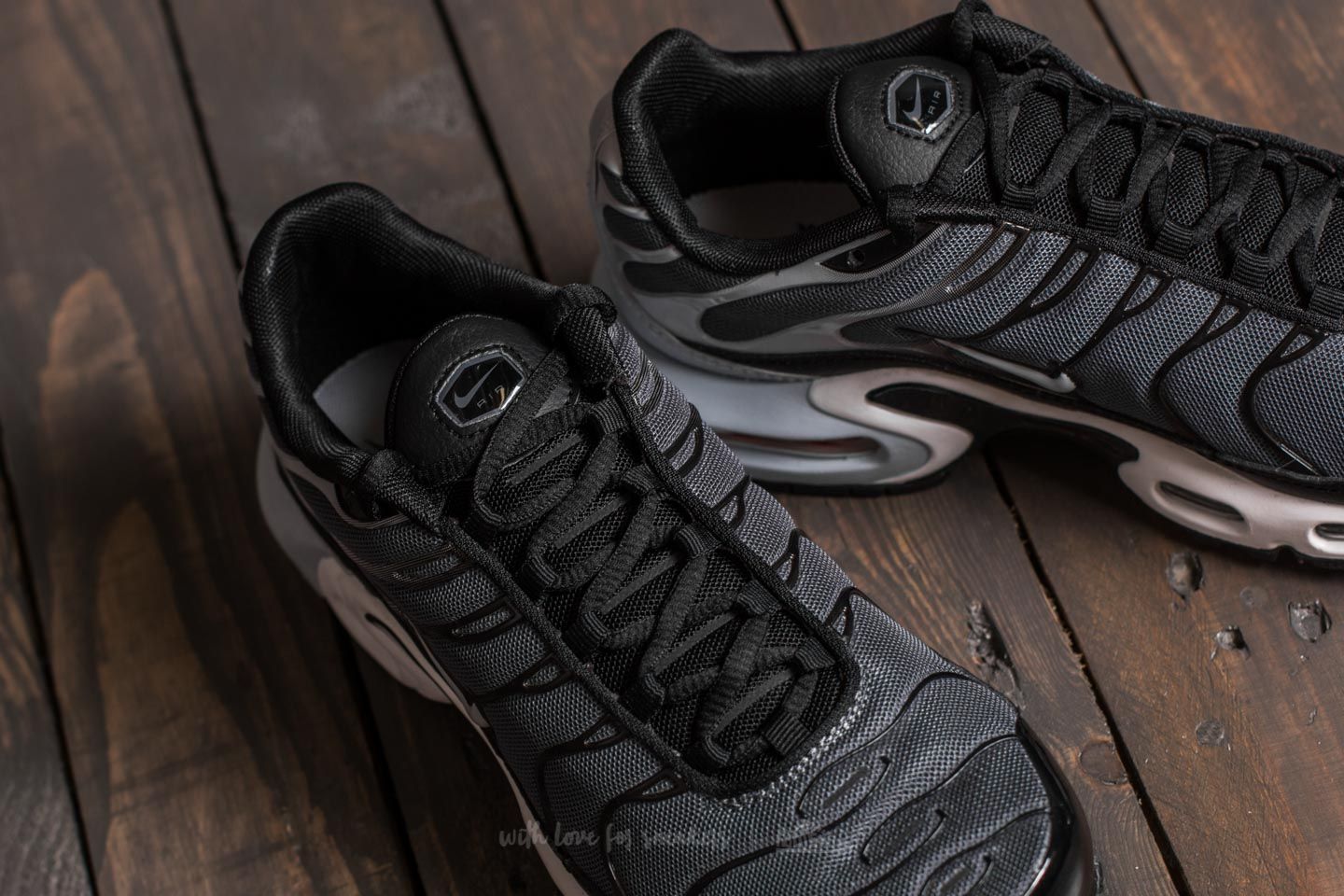Nike air max plus black dark grey store