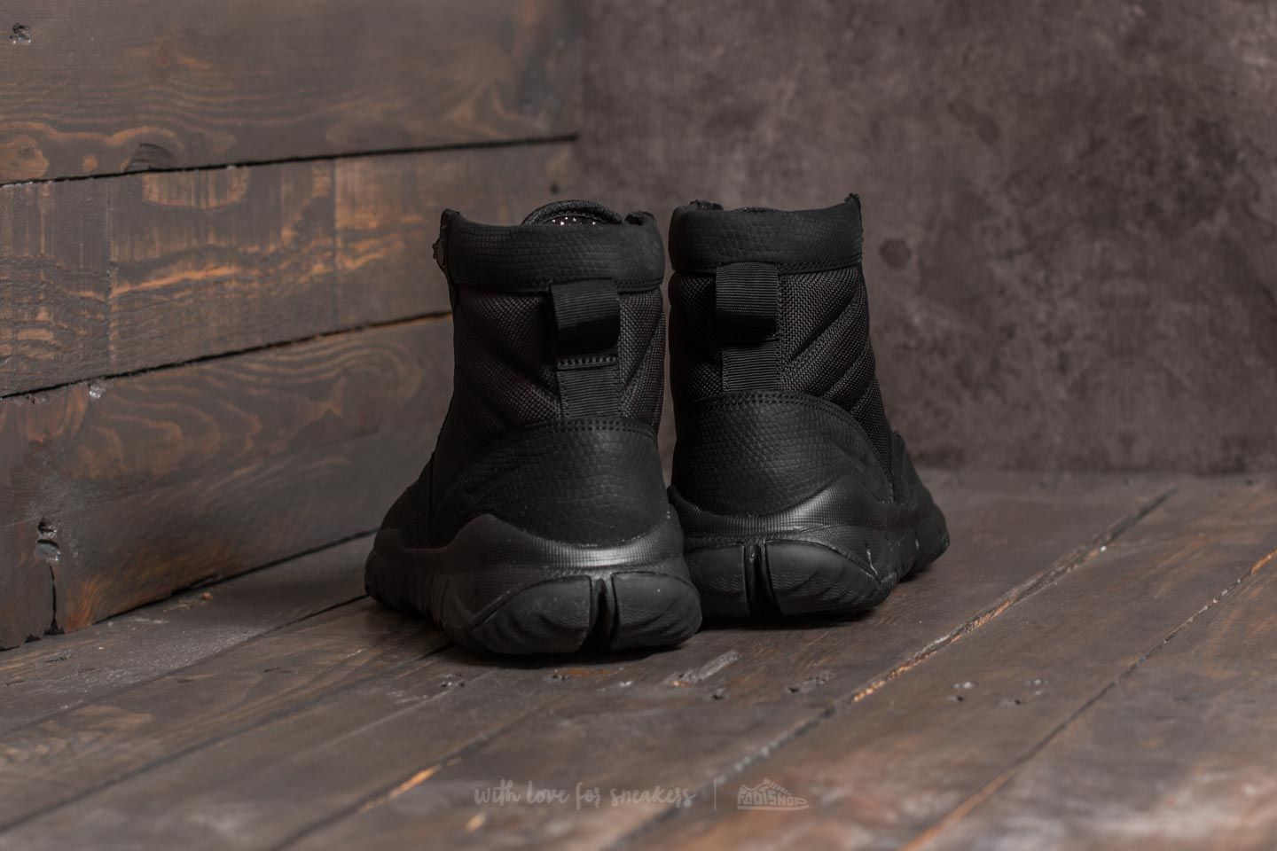 Sapatos de mulher Nike SFB 6'' NSW Leather (GS) Black/ Black-Black