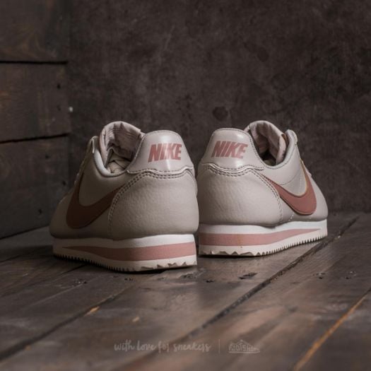 Women's nike classic cortez light bone/particle pink-summit white outlet