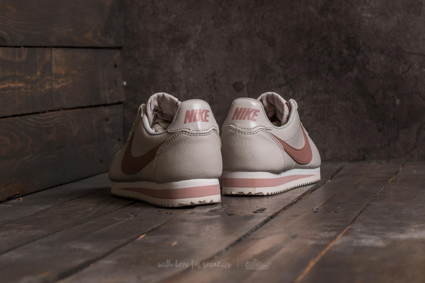 Women's 'classic cortez light bone/particle pink-summit white on sale