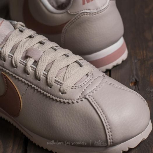 Nike cortez bone outlet