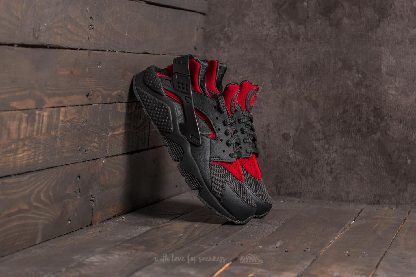 Gym red huaraches sales