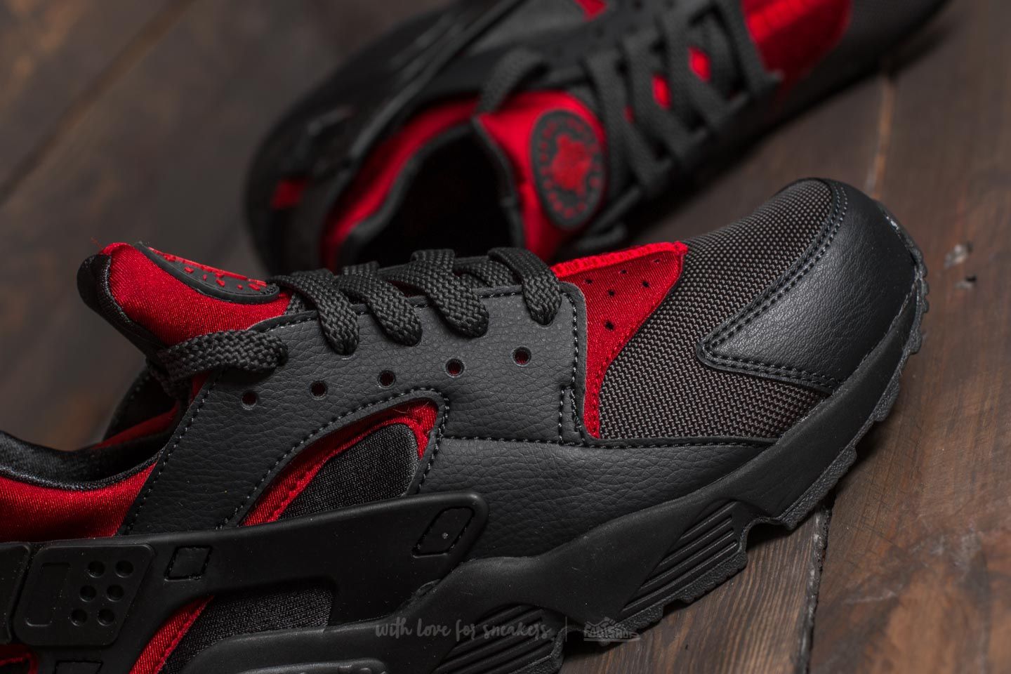Nike huarache black and red jd discount