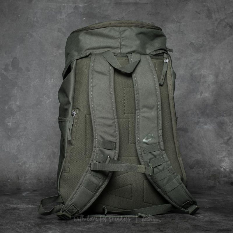 athlete backpack nike Nike, Unisex, Varsity Elite (32L), Black/Black/Metallic Silver, One Size : Sports & Outdoors Sports enthusiast backpack Unboxing/Reviewing The Nike Heritage Color:FLINT GREY fit technology