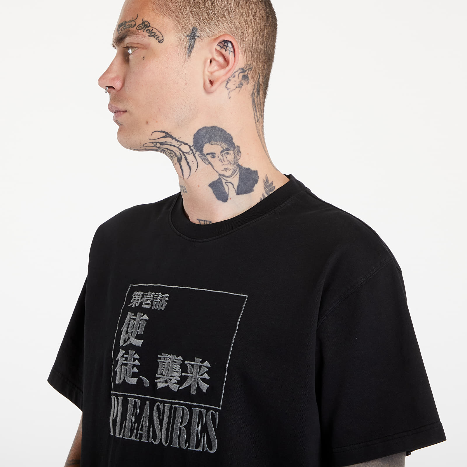 Magliette PLEASURES x Evangelion Angel Attack Heavyweight Short Sleeve Tee Faded Black