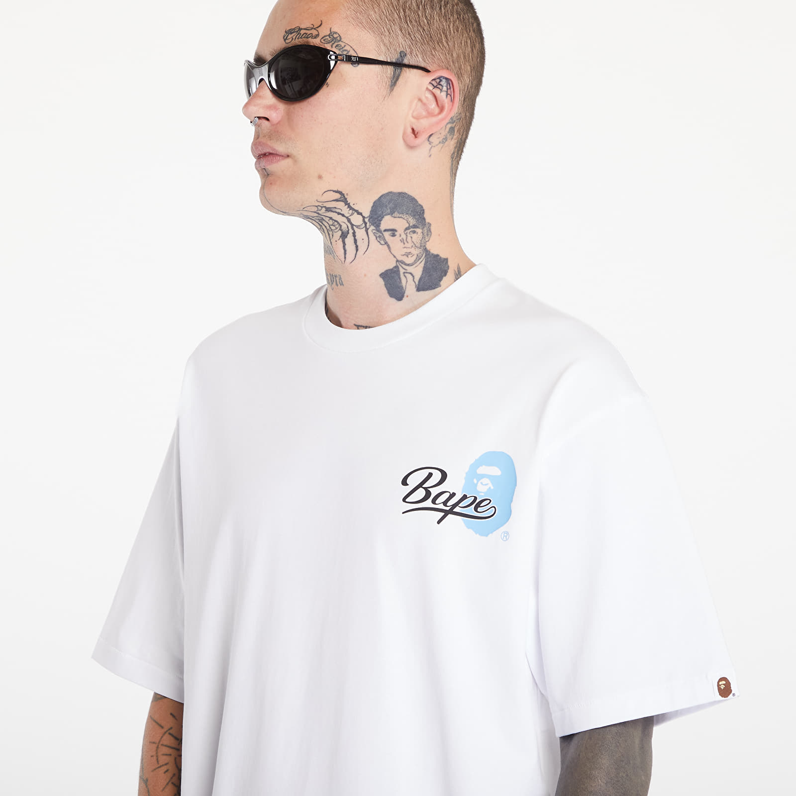 T-shirts A BATHING APE Cursive College Logo Relaxed Fit Short Sleeve Tee White