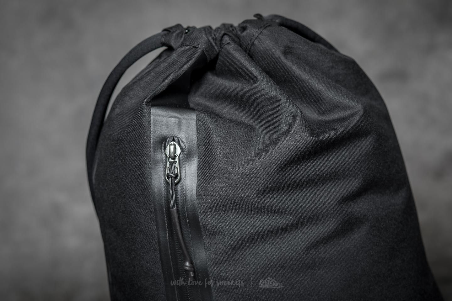 Nike sportswear tech gymsack online