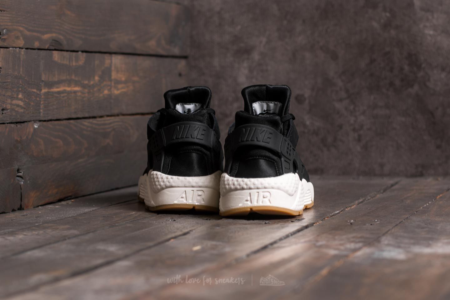 Dámské tenisky a boty Nike Wmns Air Huarache Run SD Black/ Deep Greem-Sail