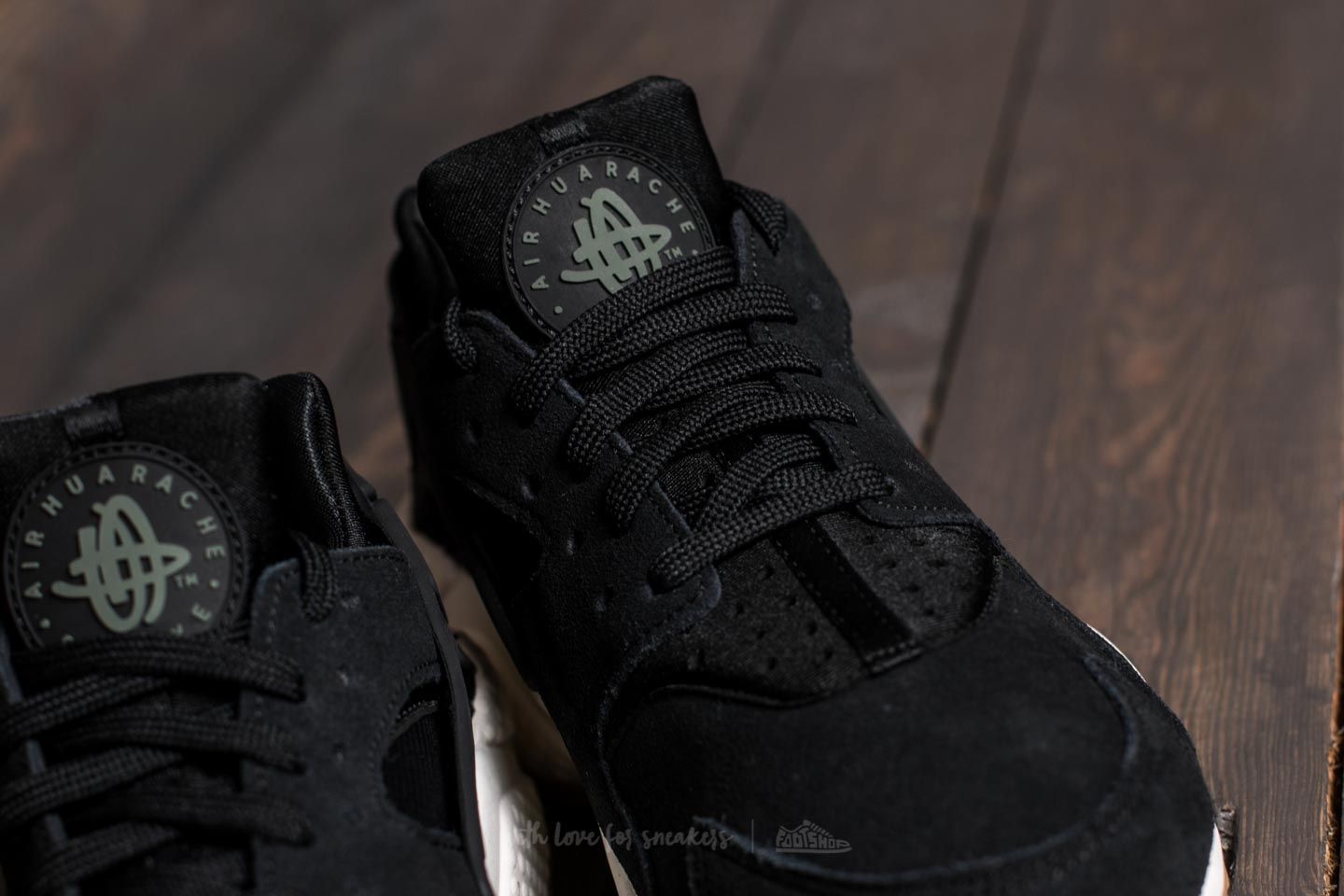 Dámské tenisky a boty Nike Wmns Air Huarache Run SD Black/ Deep Greem-Sail