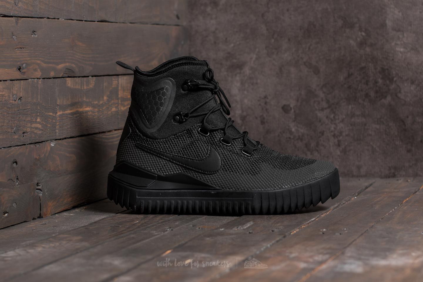 Nike wild boots sale
