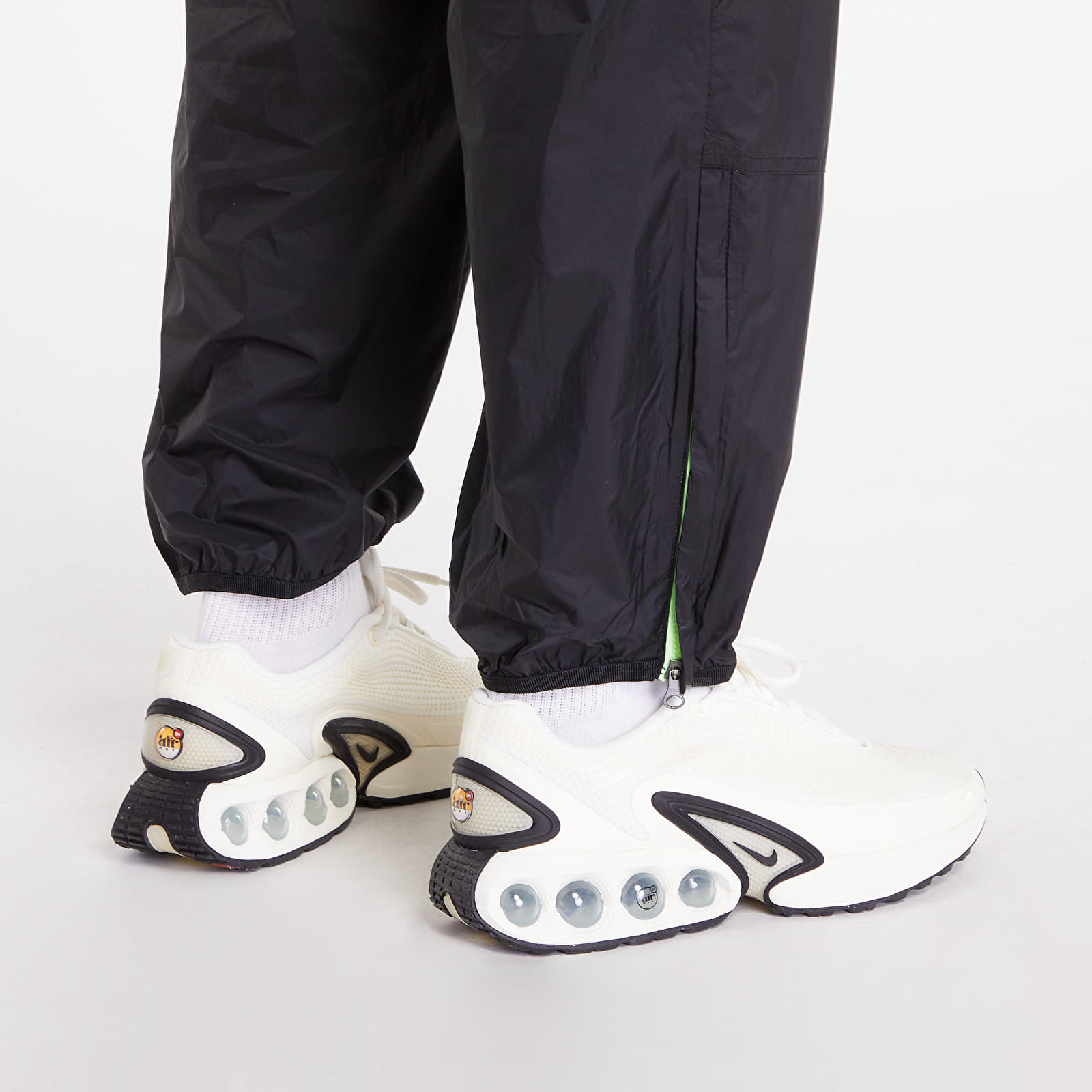 Pantaloni și blugi Nike ACG "Cinder Cone" Men's Windshell Pants Black/ Lime Blast/ Summit White
