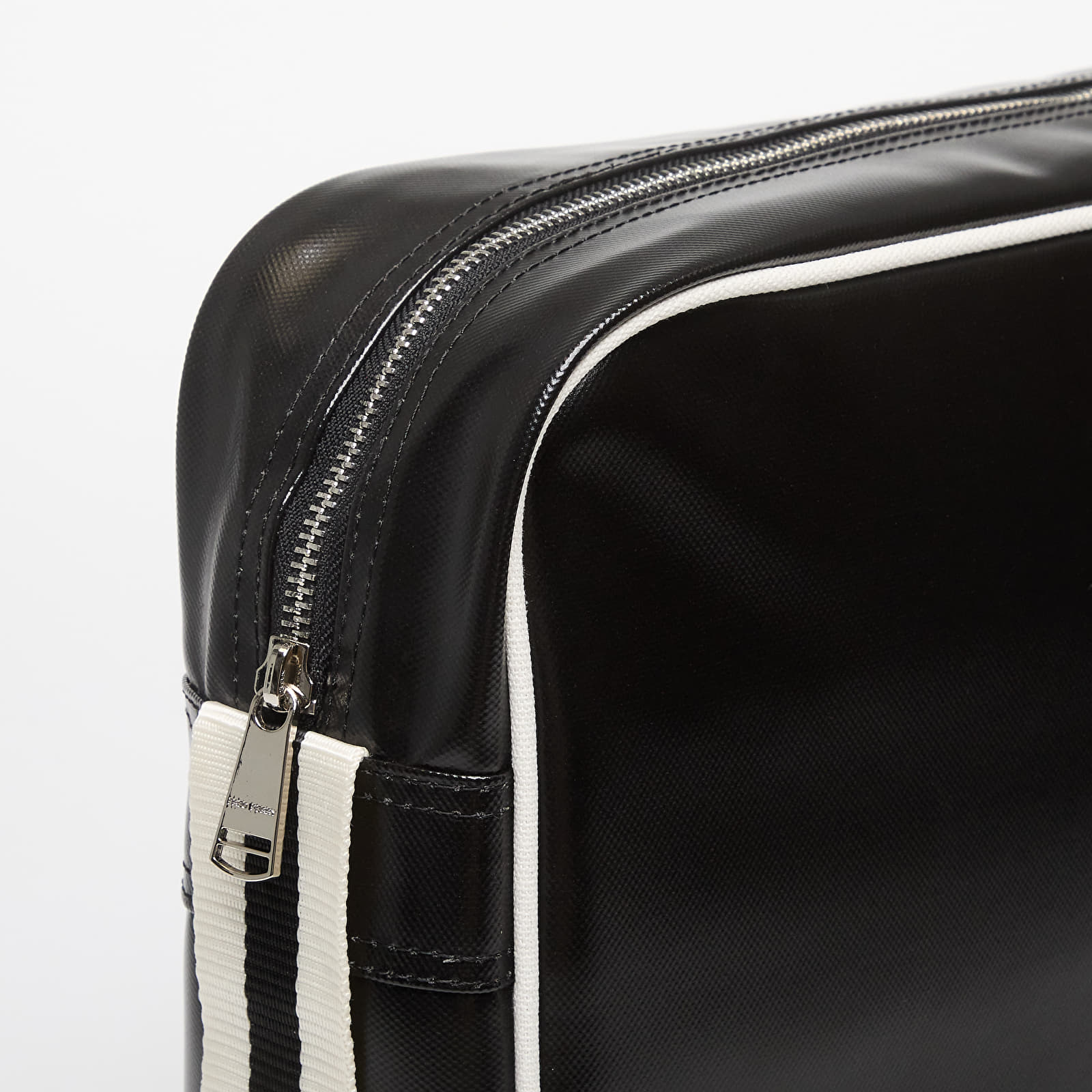 Crossbody bags FRED PERRY Classic Shoulder Bag Black/  Ecru