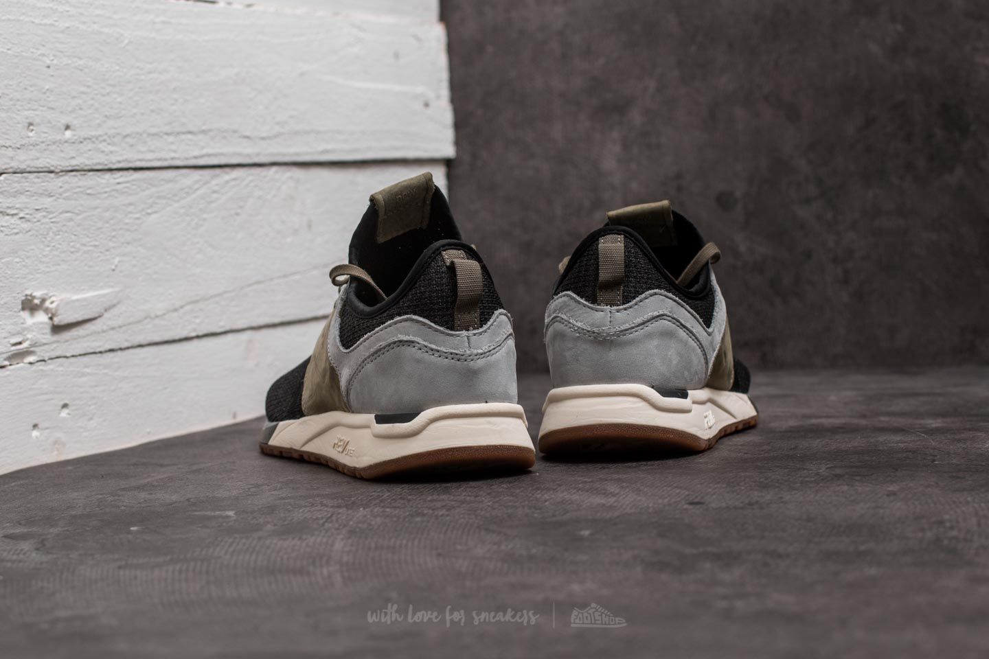 New balance sales 247 luxe reptile