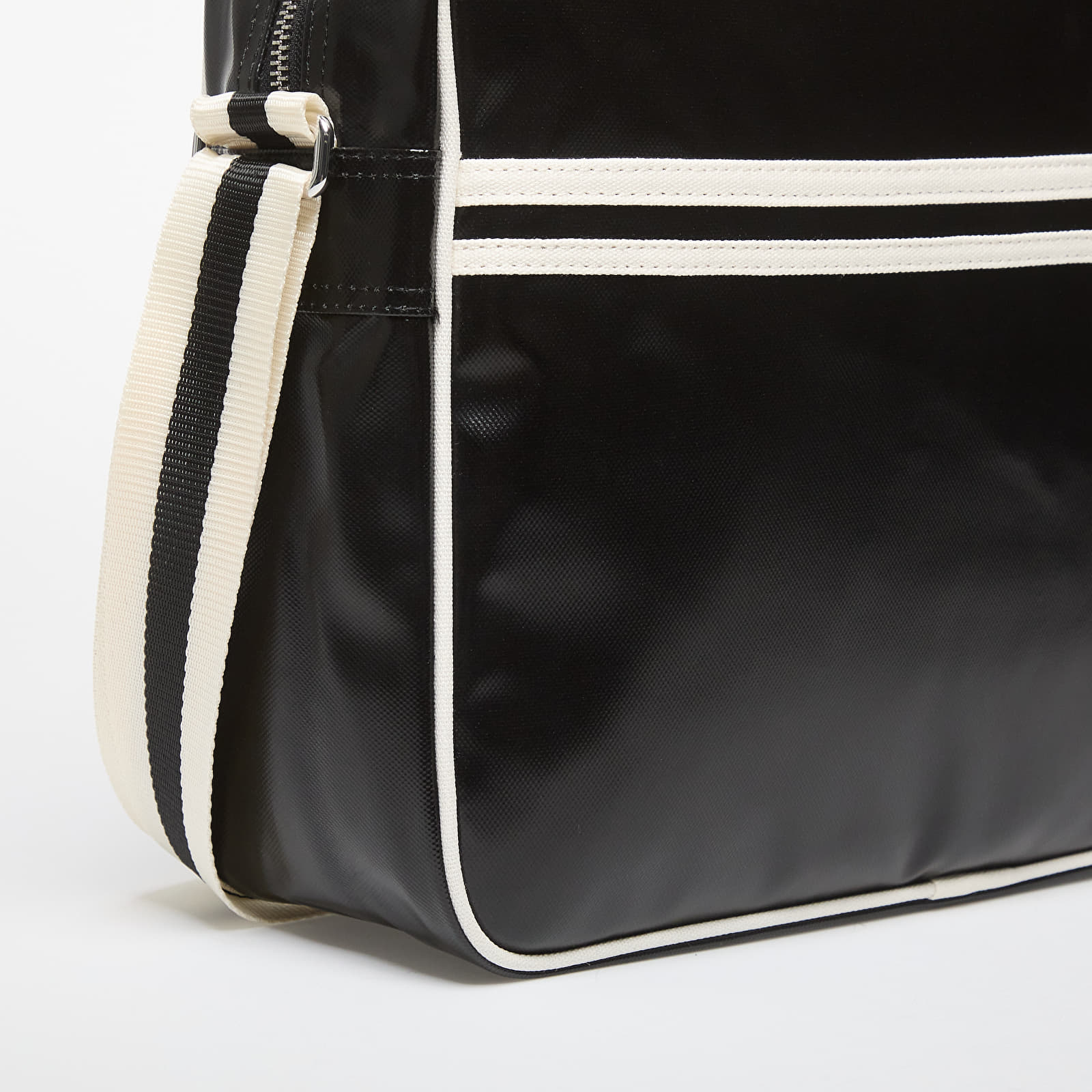 Crossbody bags FRED PERRY Classic Shoulder Bag Black/  Ecru