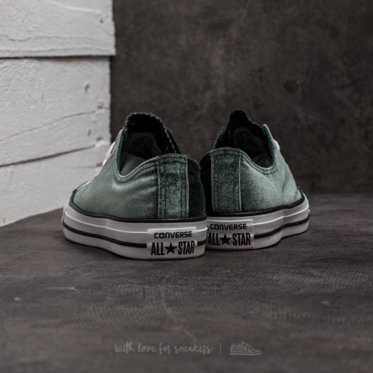 Emerald green chuck 2025 taylors