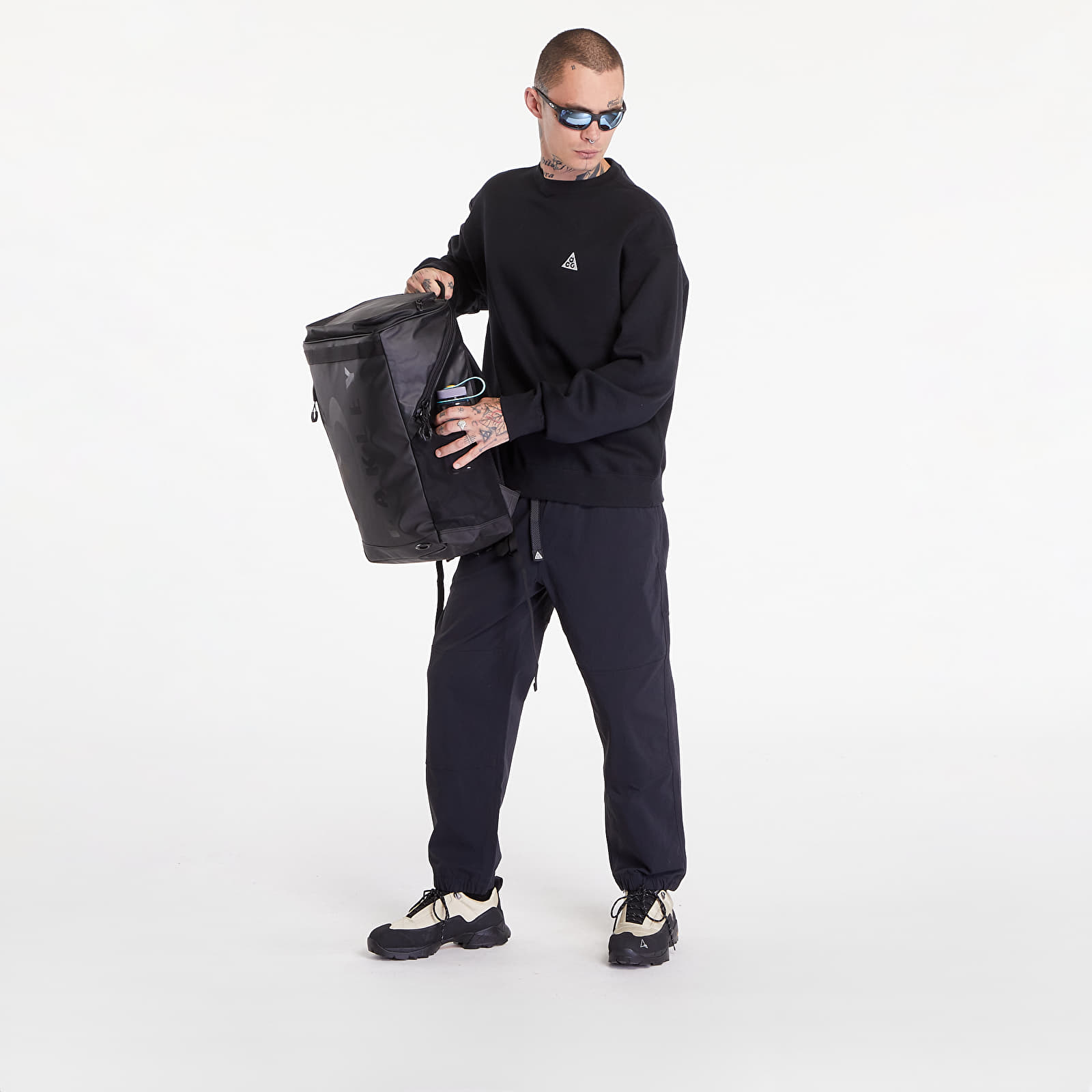 Hoodies and sweatshirts  Nike ACG Therma-FIT Fleece Crew Black/ Black/ Summit White