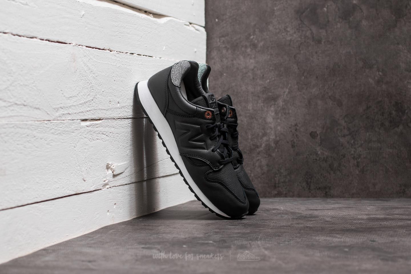 Damen Sneaker und Schuhe New Balance 520 Black/ White