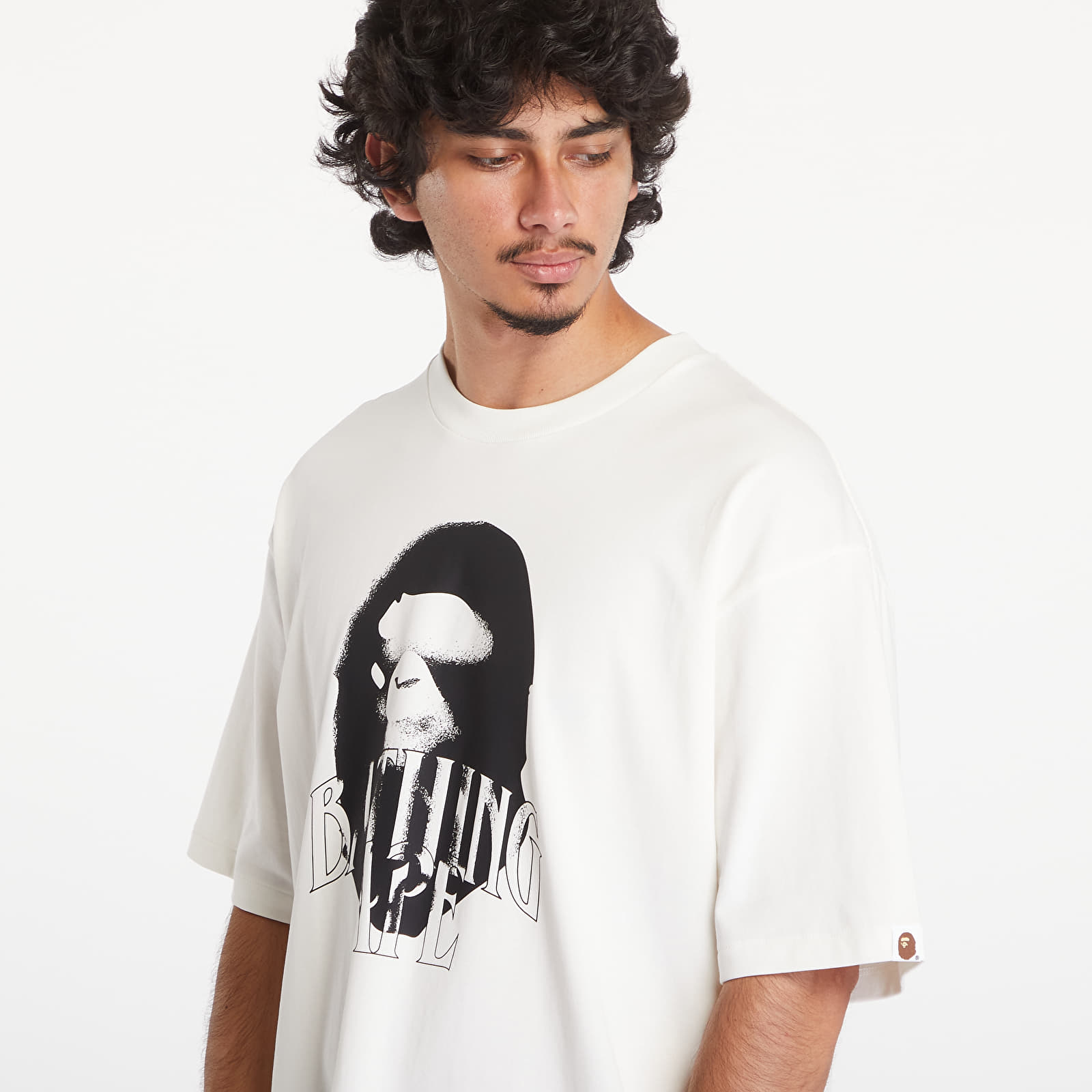 T-paidat A BATHING APE Spray Print Logo Relaxed Fit Short Sleeve Tee Ivory
