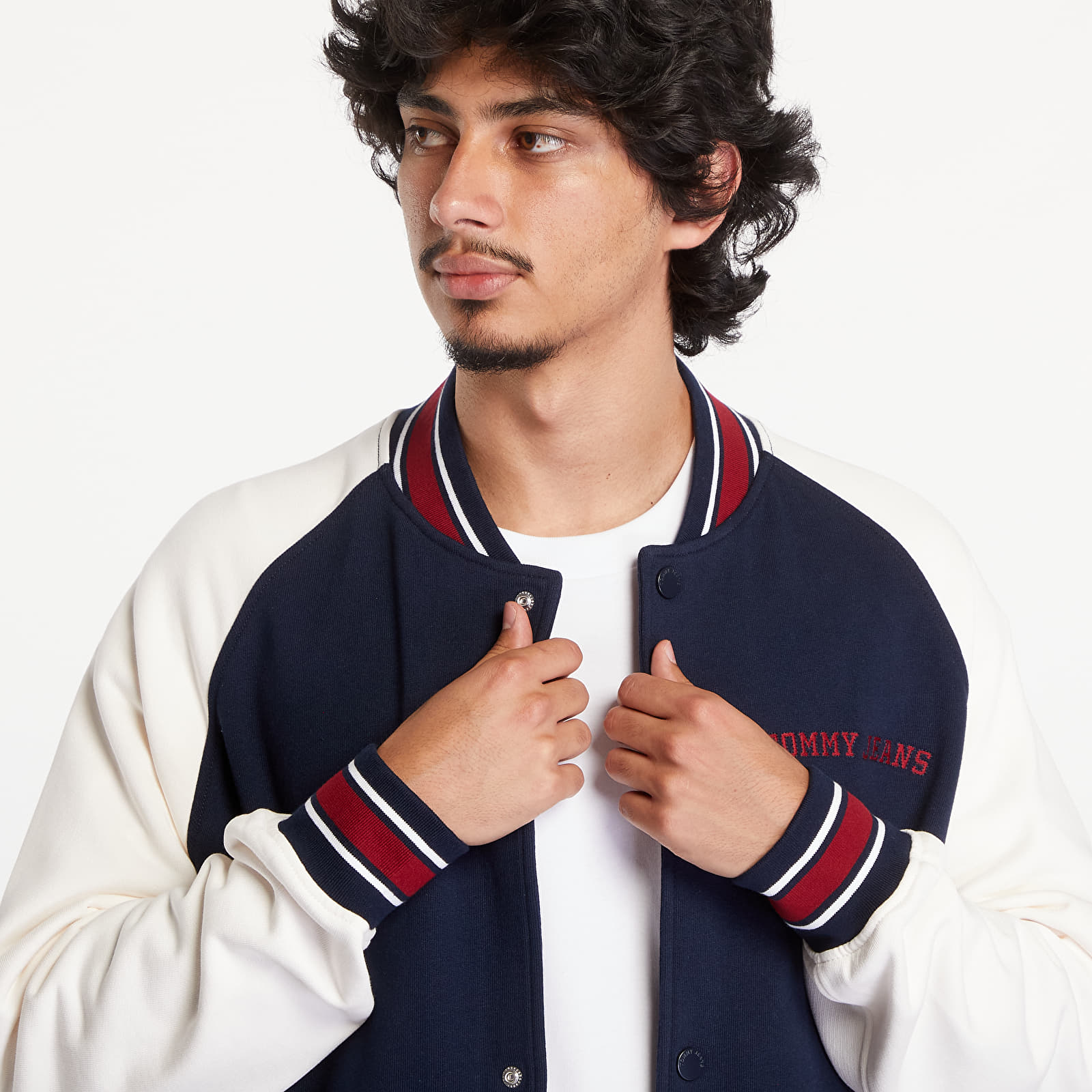 Bomberjackor för män Tommy Jeans Relaxed Circle T Varsity Bomber Dark Night Navy
