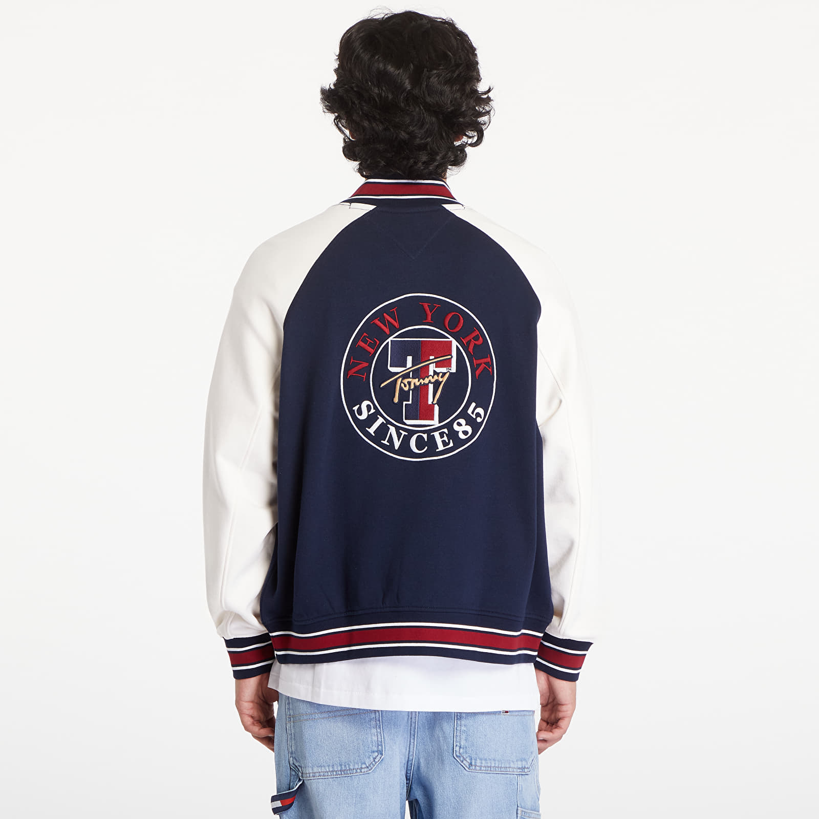 Bomberjackor för män Tommy Jeans Relaxed Circle T Varsity Bomber Dark Night Navy