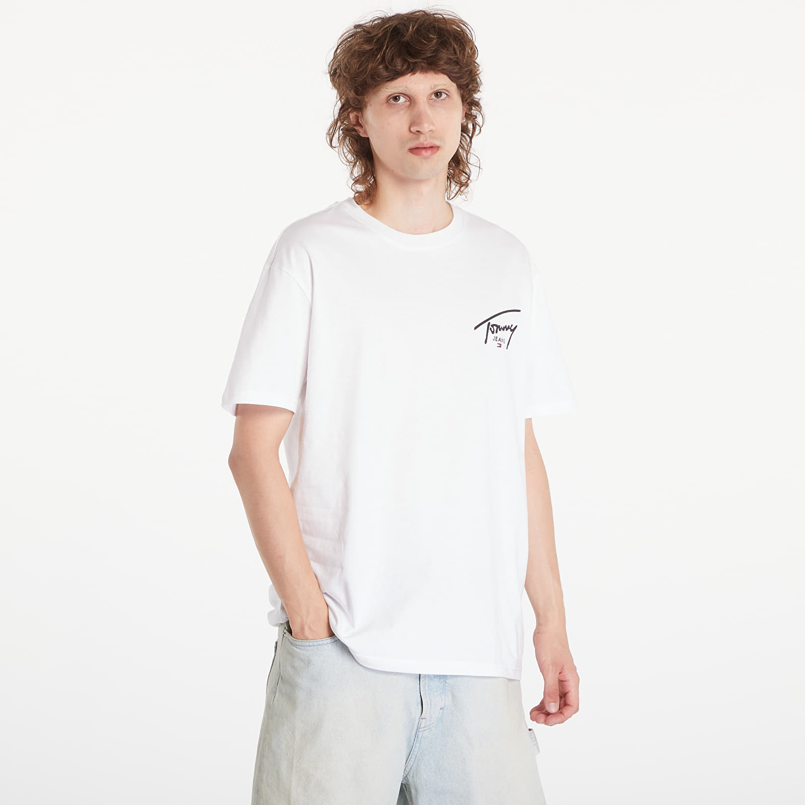 T-shirts Tommy Jeans Regular Signature Print Tee White