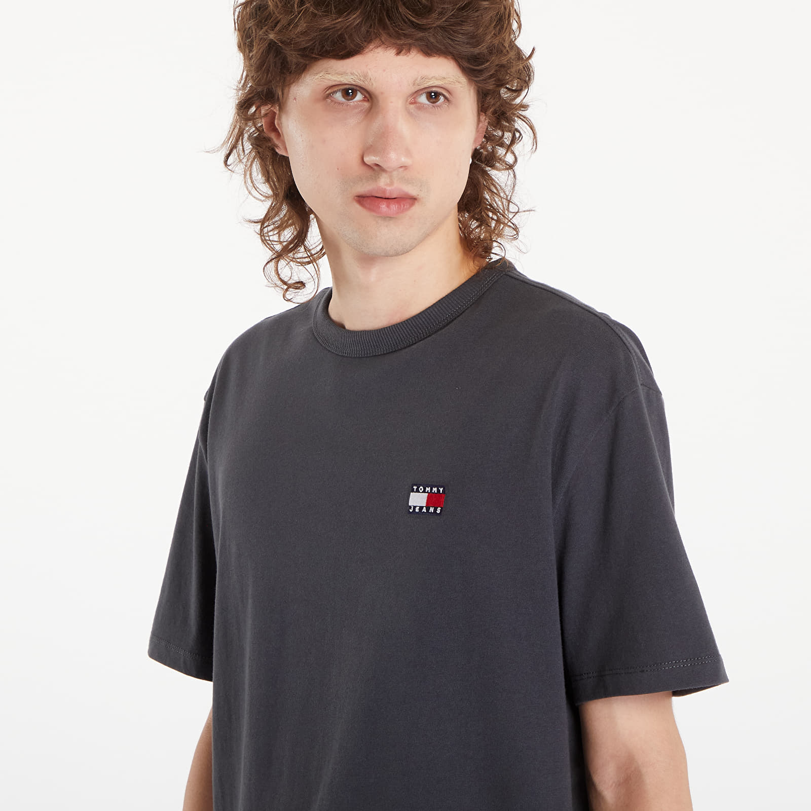 T-shirts Tommy Jeans Regular Badge Tee New Charcoal