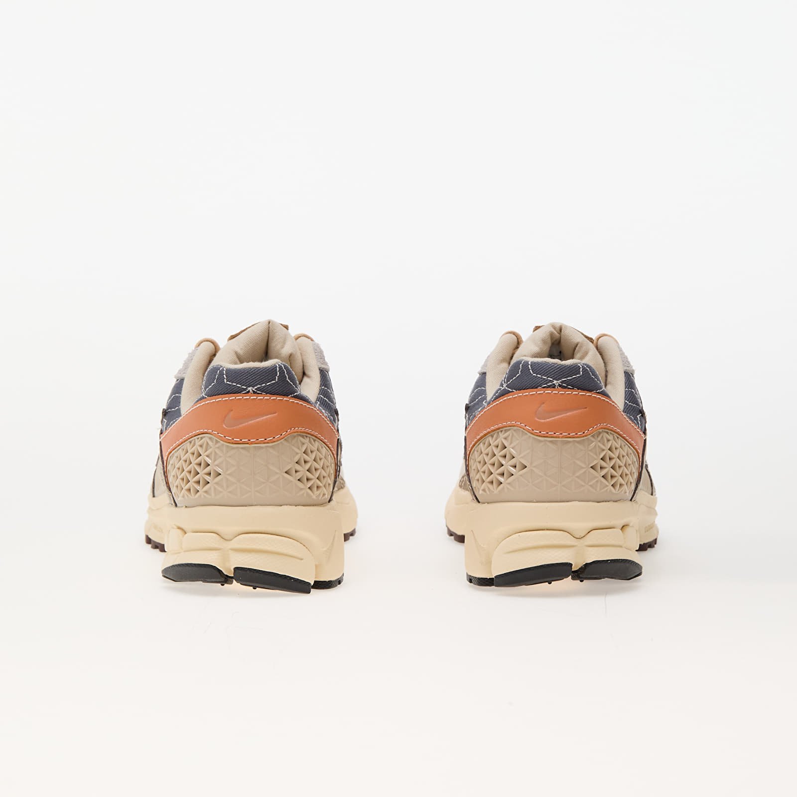 Férfi cipők Nike Zoom Vomero 5 Sanddrift/ Earth-Muslin-Khaki