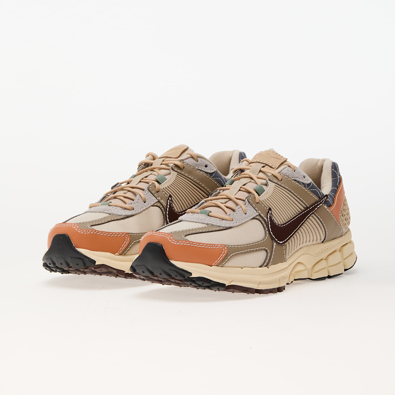 Férfi cipők Nike Zoom Vomero 5 Sanddrift/ Earth-Muslin-Khaki