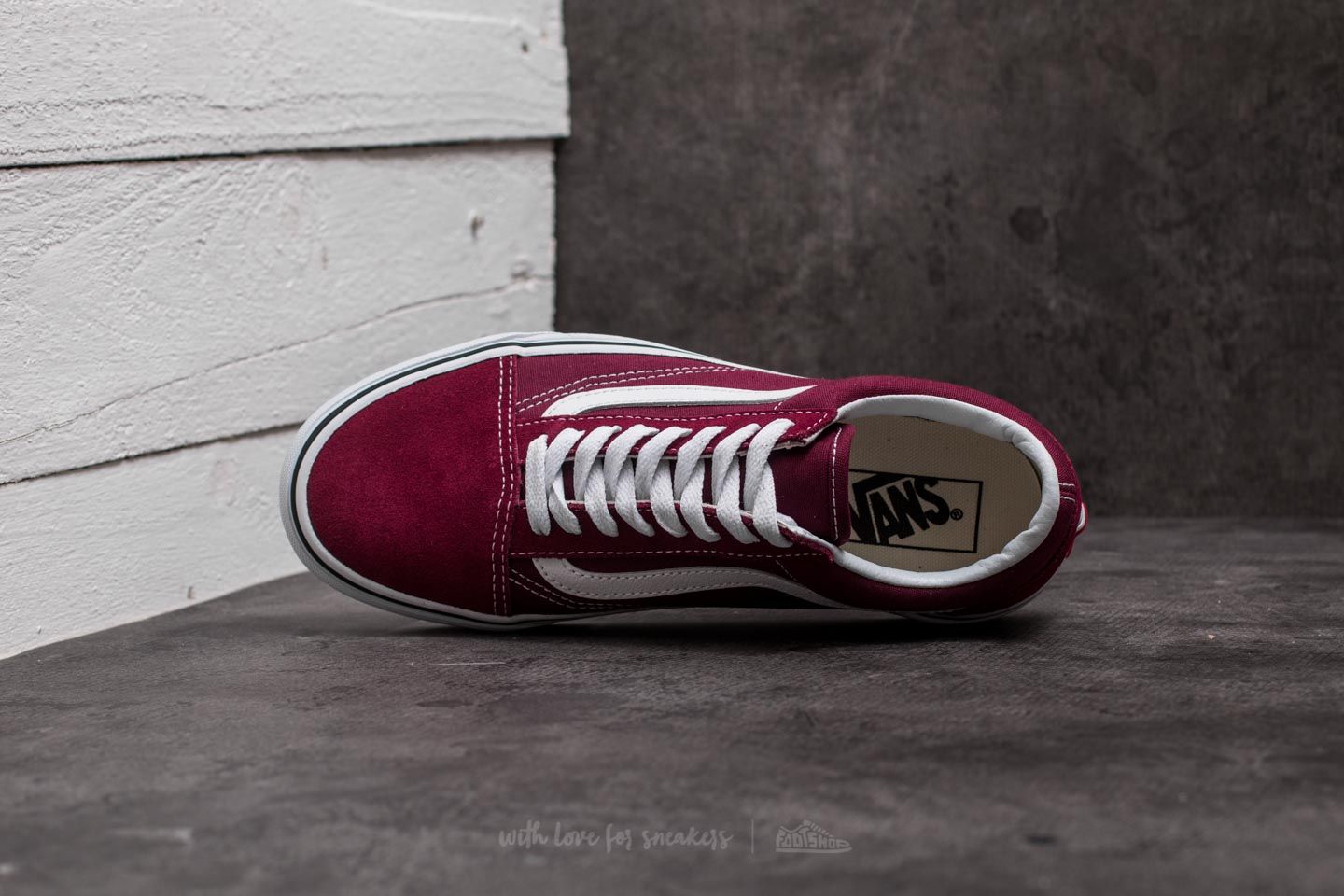 Women's shoes Vans Old Skool Burgundy/ True White
