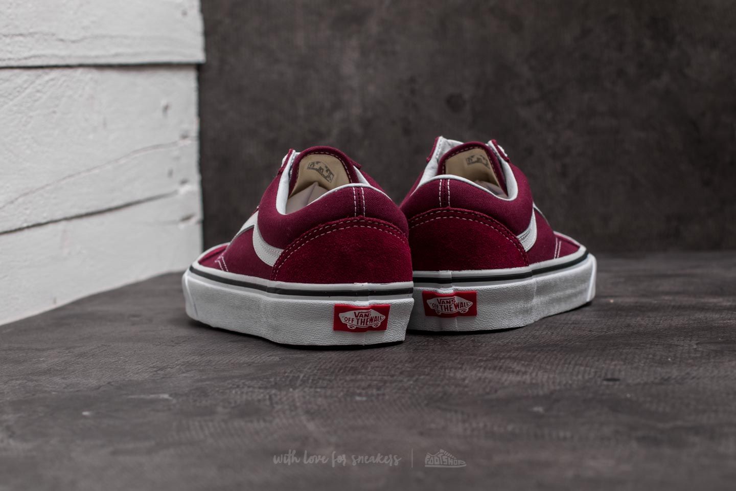 Women s shoes Vans Old Skool Burgundy True White Footshop