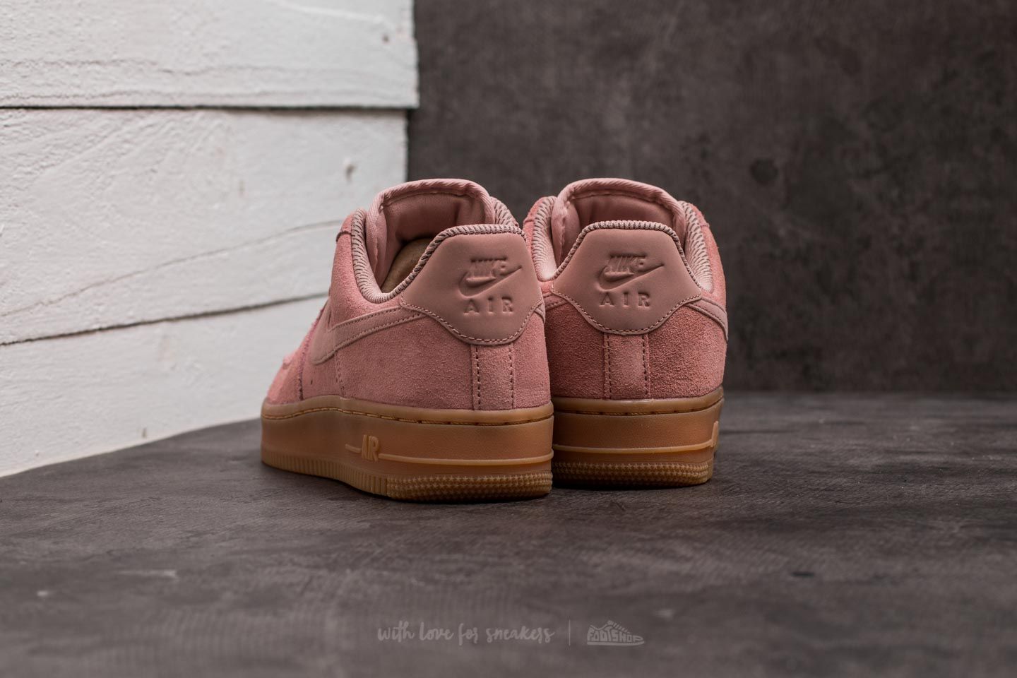 Nike air force 1 particle pink top