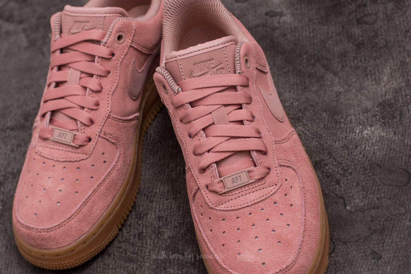 Nike air force 1 07 se suede pink 2025
