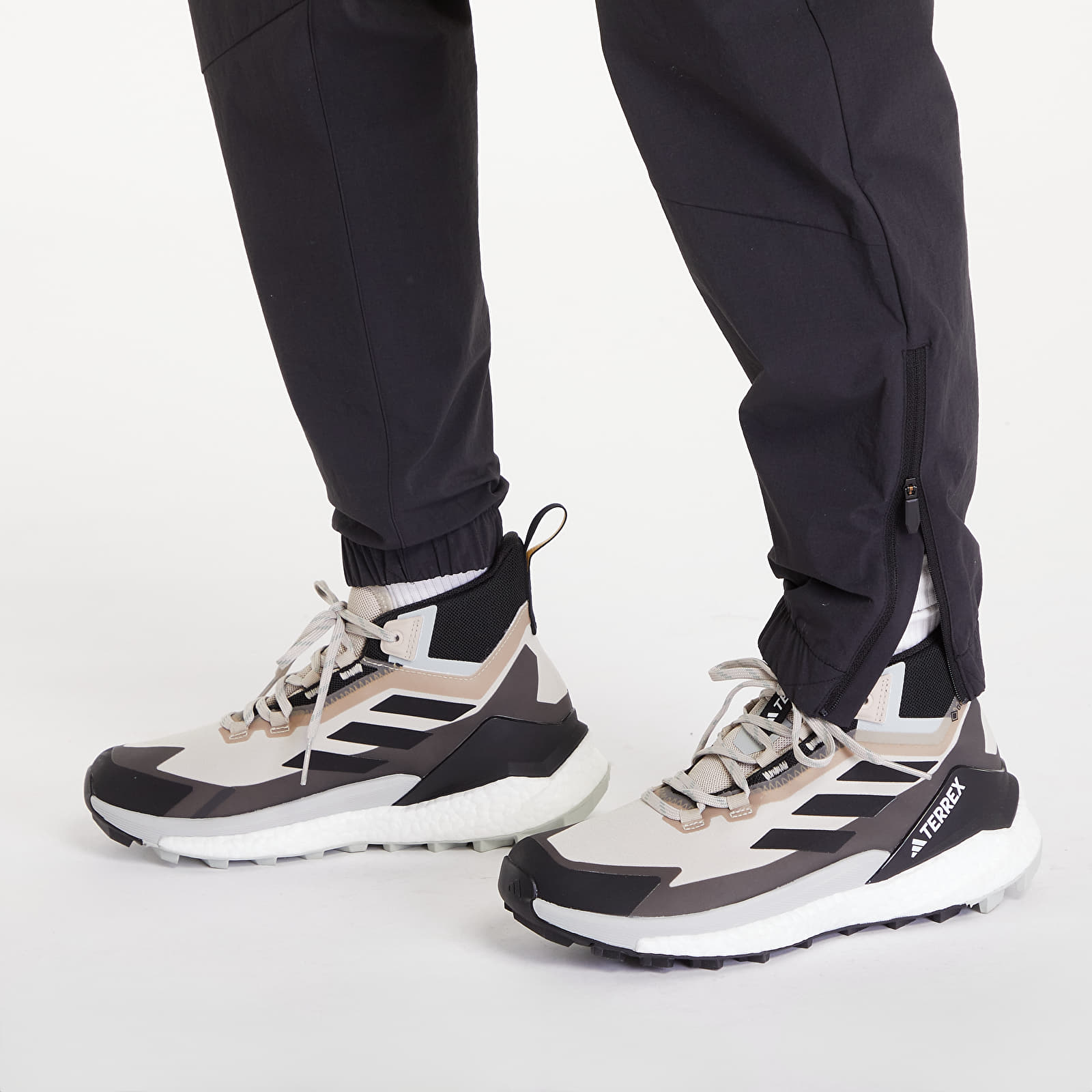 Γυναικεία παντελόνια  adidas W Terrex Utilitas Hiking Zip-Off Pants Black