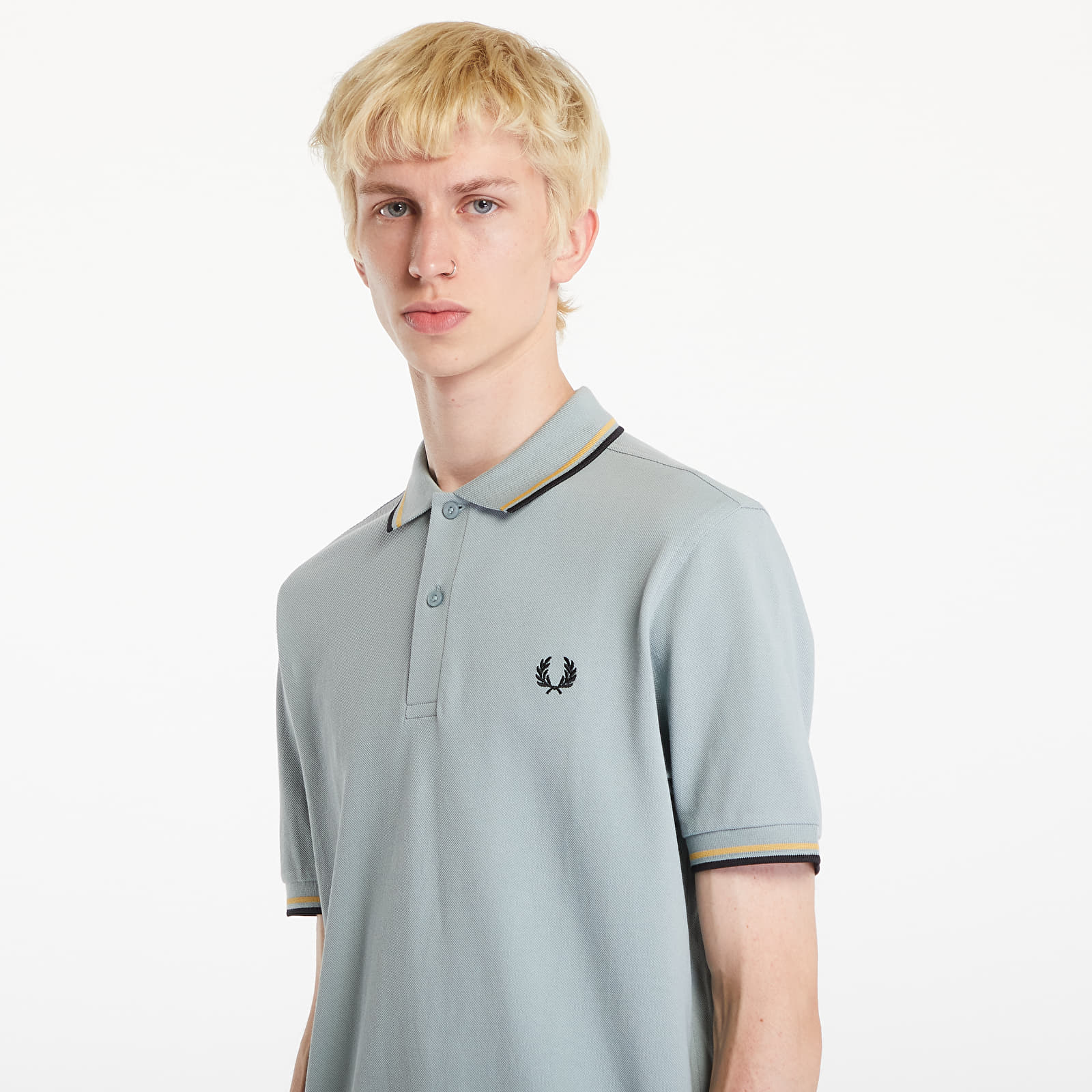 Trička FRED PERRY The Twin Tipped Polo Short Sleeve Tee Silver Blue/ Dark Caramel/ Black